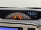 【メーターまわり】ドライバーから見やすい位置にあって安全運転に寄与します。メーターも見やすくてシンプルなデザインになっております。