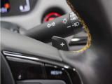 ◆減速セレクター装備◆ステアリングホイールの左右に取り付けられた2つのパドルスイッチで減速の強さを調整。 左側の「-」を操作すると減速を強く、右側の「+」を操作すると減速を弱くすることができます。