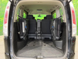 後席を格納すると、これだけの広さが!シーンに合わせたシートアレンジで、大きな荷物も積むことが出来ます♪