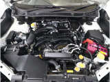 スバルと言えば水平対向エンジン。車体の低い位置に搭載されているので、万一の衝突時には、エンジンルームの下へ潜り込み、室内の乗員の被害軽減に貢献致します。