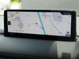 マツダコネクトの10.25インチワイドセンターディスプレイです。『Android Auto』『Apple CarPlay』や独自のコネクテッドサービスに対応したインターフェイスシステムです。