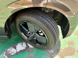 タイヤサイズは155/65R14です。日産純正アルミ装着です☆