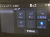 Bluetooth(ブルートゥース)接続機能付き。スマートフォンなどからお気に入りの音楽をワイヤレス再生できます。ドライブがさらに楽しくなりますね。