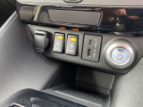 前席シートヒーター付きです。座席からの熱で体を温めてくれる快適な装備です。スイッチを入れると2、3分で座席が温まります。温度は、ハイとローの2段階切り替え式です。