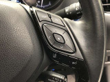 【ステアリングスイッチ】右です。ハンドルから手を離さず、運転に集中したまま手元でマルチインフォメーションディスプレイ内の表示切替などができます。