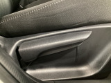 運転席にはドライバーの体型や好みに応じて前後方向だけでなく、高さの調整ができるシートリフターを装備!