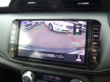 アラウンドビューモニターは、まるで上空から見たような映像で駐車をサポート!苦手な駐車も心強いですね!