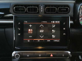 エアコンはディスプレイ操作タイプです。 ボタンが大きめなので運転中でも反応が良いのが特徴です!!