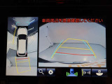 パノラミックビューモニター付きです。車両を上から見たような映像をモニター画面に表示。運転席からの目視では見にくい、車両周辺の状況をリアルタイムでしっかり確認できます。
