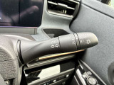 オートライト機能付きです♪またハイビームアシストで、先行車または対向車や周囲の明るさなどに応じ、自動的にハイビーム(上向き)とロービーム(下向き)を切り替えます♪