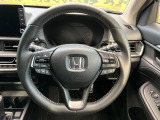 インテリアに合わせたデザインのステアリングは、運転される方のことも考え、運転しやすい形状、大きさです。是非一度、実際に触ってお確かめください。