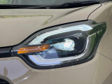 【LEDヘッドライト】悪天候や夜間走行時も良好な視界を確保し安心して運転できる高輝度LEDヘッドライトを装備!点灯速度が早く、消費電力も抑えられています。
