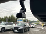 日産純正ドライブレコーダはオールインワンタイプ、フルハイビジョン録画対応で高精細な映像を記録できます。記録した映像は、ナビゲーションでその場で確認できます。