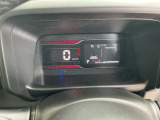 【メーターパネル】見た目もきれいで視認性もよく、安心して運転に集中できます。シンプルであるということが実は安全でもあるんです。