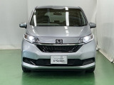 LEDヘッドライトを装備しています。LEDヘッドライトはとても明るく、雨の日や夜間走行も安全・安心です。オートライトコントロール付きで周囲の明るさに応じて自動で点灯・消灯します