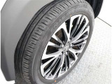 かっこいいホイールですね。 車のイメージを大きく左右するホイール部分はコダワリを持ちたいですね。
