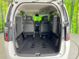 後席を格納すると、これだけの広さが!シーンに合わせたシートアレンジで、大きな荷物も積むことが出来ます♪