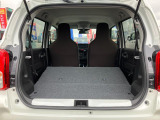リヤシートも全車消毒済み。シートを倒すとゆったりとした室内空間に★レジャーにショッピングに大活躍!