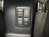 冬場に嬉しい運転席、助手席シートヒーター付きでポカポカ