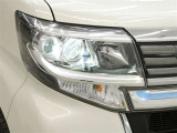 LEDヘッドランプ。消費電力も少なく寿命も長いのがLEDの特徴。HIDのような点灯のタイムラグもなくパッと明るくなるのも特徴です。