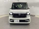 LEDヘッドライトを装備しています。LEDヘッドライトはとても明るく、雨の日や夜間走行も安全・安心です。オートライトコントロール付きで周囲の明るさに応じて自動で点灯・消灯します