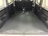 後部座席は水平格納式!フラットで広々した空間が誕生!レジャーや車中泊にも大活躍します♪
