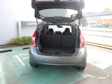大きく開くリヤハッチ,荷物スペースも確保できます
