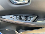 パワーウィンドウとなっています。運転席はオートになっているのでワンタッチ開閉することが出来ます。