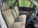 運転席シート廻りは使用感も少なく、良好な状態となっています。前オーナー様が丁寧に使っていたことがよくわかりますね。