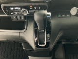 オートマチックシフトレバーは、手になじみ操作しやすい形状で安全運転にもつながります♪