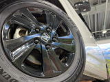 【純正15インチアルミホイール】外観にマッチした純正アルミホイールを装着しております。各種社外アルミホイールや、スタッドレスタイヤも取扱いしております。是非ご相談ください♪