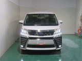 明度の高いLEDヘッドライトで、夜間の運転も安心です。
