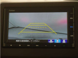 バックカメラ搭載です!車庫入れが苦手な人はもちろん、車両感覚に自信がある人にもお勧めです!見えない箇所が見えるようになるので、低い障害物や隠れてしまっている子供の存在等にも気付く事が出来ます。