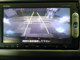 バックカメラの画像です。ガイドラインがスムースな車庫入れをサポートいたします。車庫入れの安心感がアップしますね。