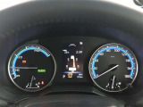 とっても見やすいメーターです。夜間時はラグジュアリーな気分にさせてくれる照明が魅力ですので、夜のドライブも楽しみになりますよ♪