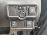 運転席右下のスイッチで各機能の切り替えや操作ができます。