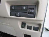 運転席の操作部 左スライドドアの開閉も出来ます
