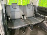 後部座席も気になるようなキズ・汚れやへたり等、大きなダメージはなく、良好な状態です。