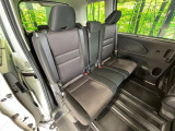 後部座席も気になるようなキズ・汚れやへたり等、大きなダメージはなく、良好な状態です。