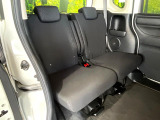 後部座席も気になるようなキズ・汚れやへたり等、大きなダメージはなく、良好な状態です。