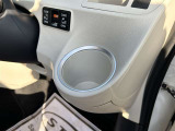 運転席・助手席の同じ位置にドリンクホルダーが付いています!取り出しやすい位置なのでとても便利です♪