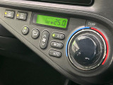 【オートエアコン】一度お好みの温度に設定すれば、車内の温度を検知し風量や温度を自動で調整。暑い&hellip;寒い&hellip;と何度もスイッチ操作をする必要はありません。快適な車内空間には必須の機能ですね♪