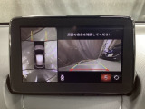 狭い場所での駐車やすれ違いなどでより的確な運転操作に役立つ360&deg;ビューモニターが装備されています。