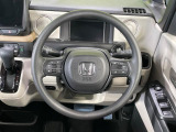 インテリアに合わせたデザインのステアリングは、運転される方のことも考え、運転しやすい形状、大きさです。是非一度、実際に触ってお確かめください。