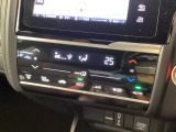 オートエアコン☆室内の温度調節として冷房・暖房が出来るのはもちろんのこと冬場や雨天時の窓の曇り取りとしても活躍します☆