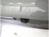 バックカメラが付いているので後方確認が非常にしやすいです。今や運転初心者も熟練者も必須装備!ついていて損はないですね♪