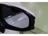 BSM搭載。バック出庫の際に左右から接近する車両を検知警告するRCTA。RCDも搭載。さらに、ドアを開ける際に後方からの接近車両との衝突の可能性がある場合警告するSEAも搭載しています。
