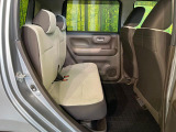 後部座席も気になるようなキズ・汚れやへたり等、大きなダメージはなく、良好な状態です。