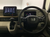 ホンダ純正メモリーナビ搭載なので、遠方へのドライブもお任せ下さい!ステアリング左手側にオーディオ関連のコントロールスイッチを配置しています。操作時は視線を逸らすことなく運転に集中できます