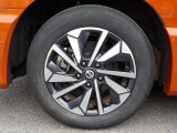 純正アルミホイ-ル付きです。タイヤサイズは、195/60R16です。